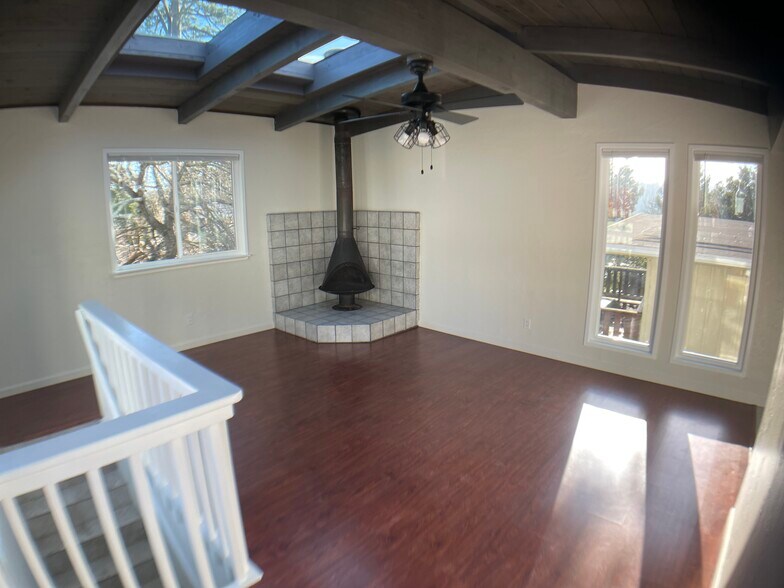 Building Photo - 117 Christel Oaks Dr