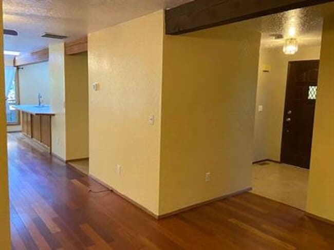 Building Photo - 823 SW Castilian Dr