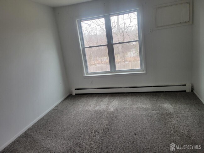 Building Photo - 289 Main St