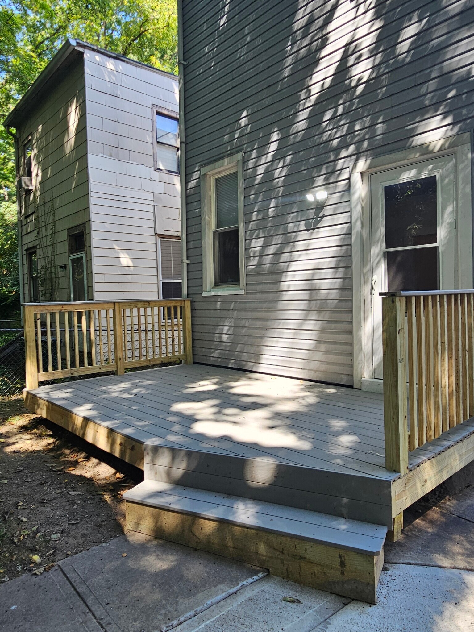 Building Photo - 249 Earnshaw Ave
