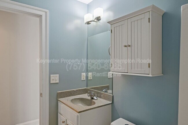 Building Photo - 9515 15th Bay St