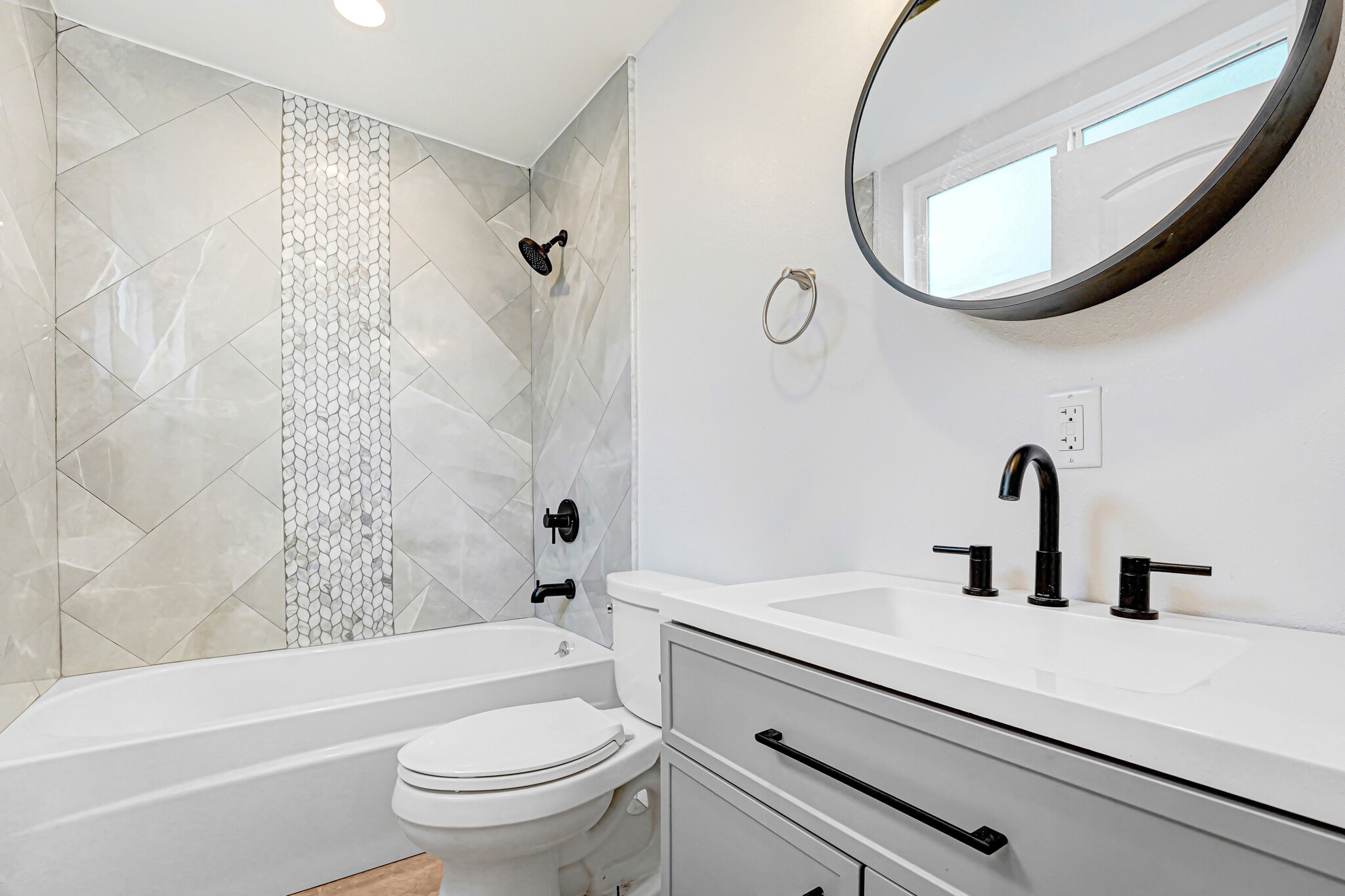 Building Photo - 400 W 109th St