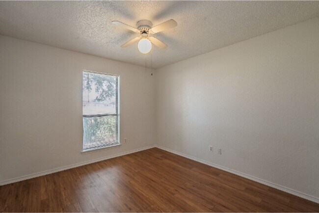 Building Photo - 6753 Spoonwood Ln