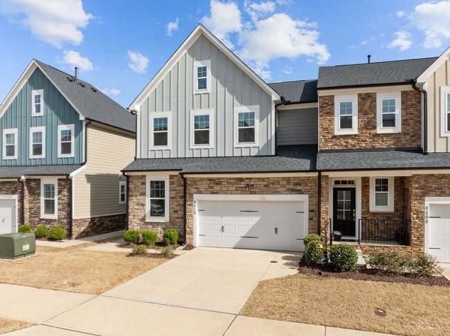 Building Photo - Like new townhome in Wykoff!