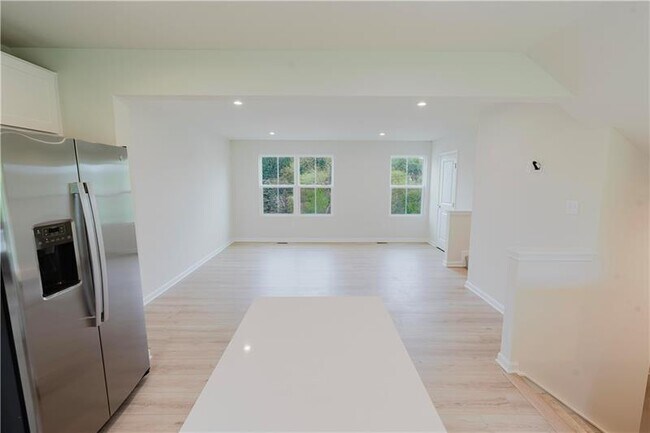 Building Photo - 157 White Oak Dr