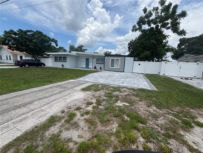 Building Photo - 6035 Sage Dr