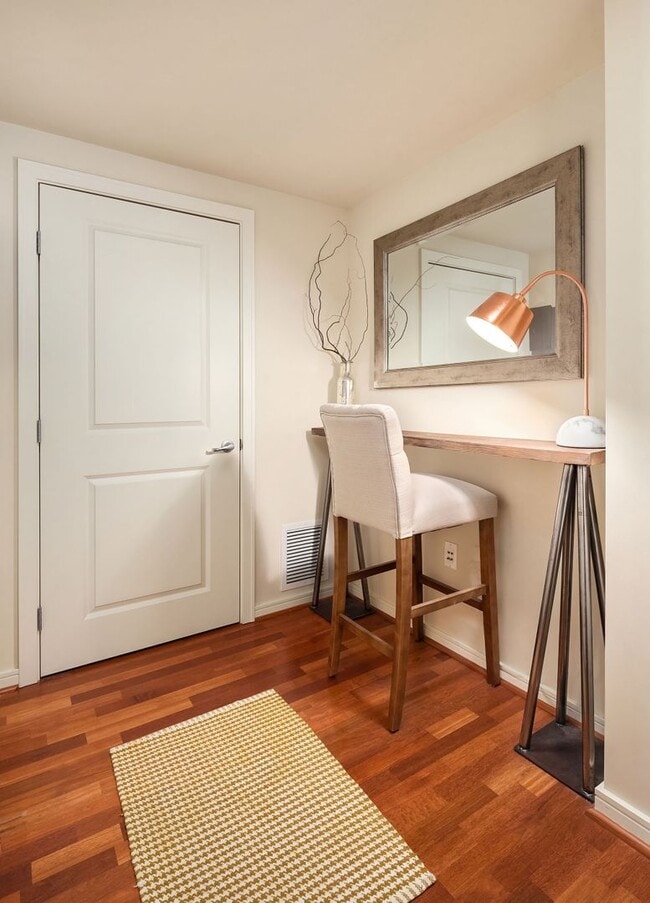 Building Photo - Cosmopolitan Condominiums ~ South Lake Union