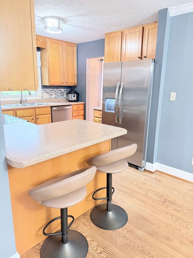 Building Photo - Beautiful brick, ranch home in the Enka School district. 3 bedrooms, 2 bathrooms!