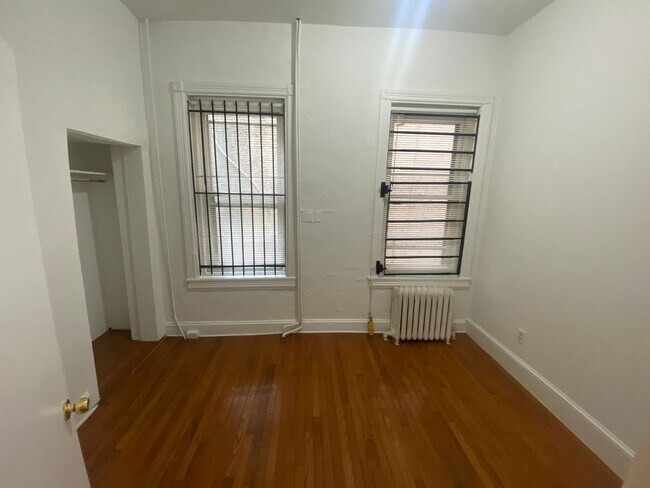 Building Photo - 1739 W Diamond St