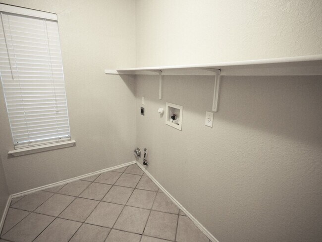 Building Photo - Amazing Pflugerville Home!