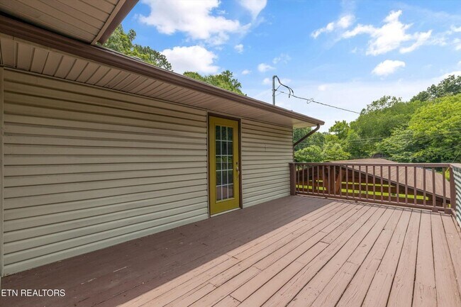 Building Photo - 1301 Chert Pit Rd