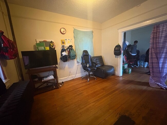 Building Photo - 2 Bedroom House in Asbury Park!