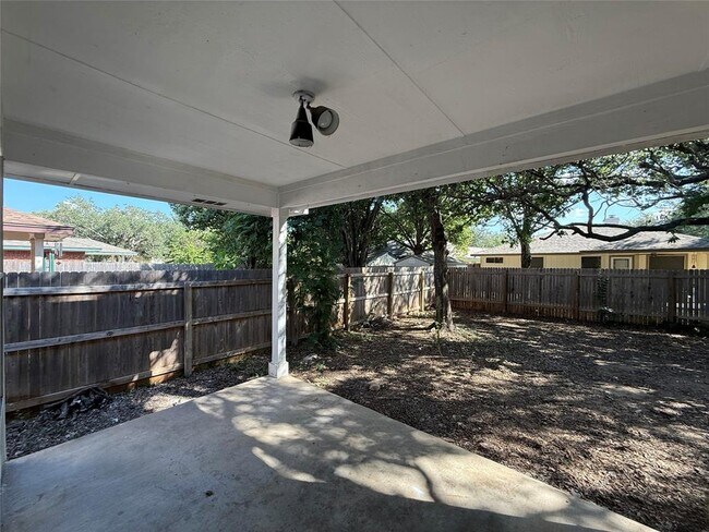 Building Photo - 2512 Claudia Dr