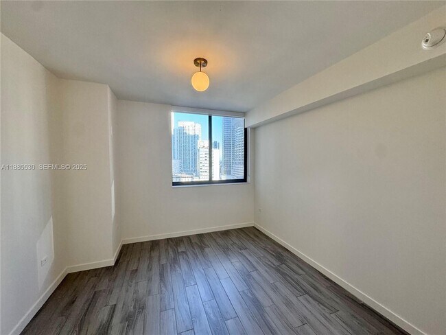 Building Photo - 999 SW 1st Ave