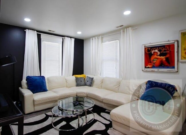 Building Photo - 822 N 50th Ave