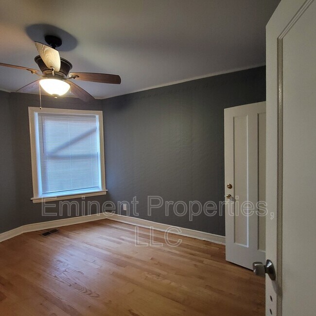 Building Photo - 8226 S Marshfield Ave