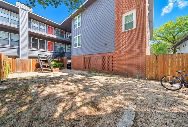 Building Photo - 2804 Rio Grande St