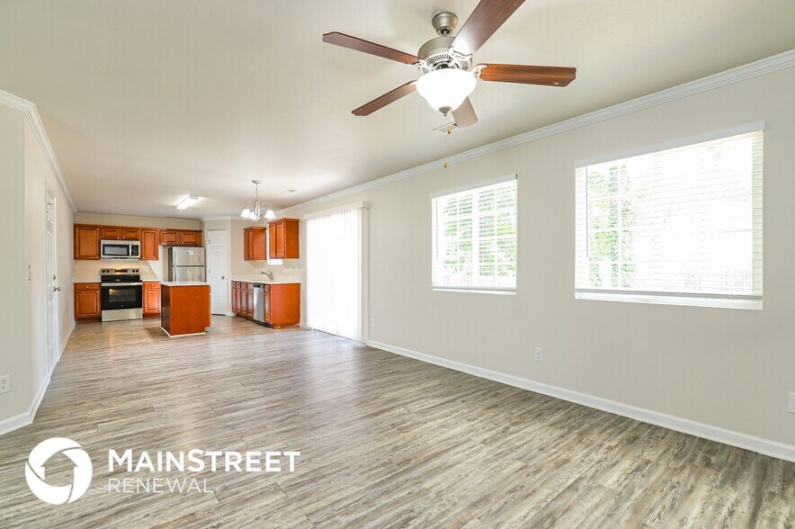 Building Photo - 5728 Hidden Lake Dr