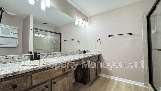 Building Photo - 10 Bellis Ct