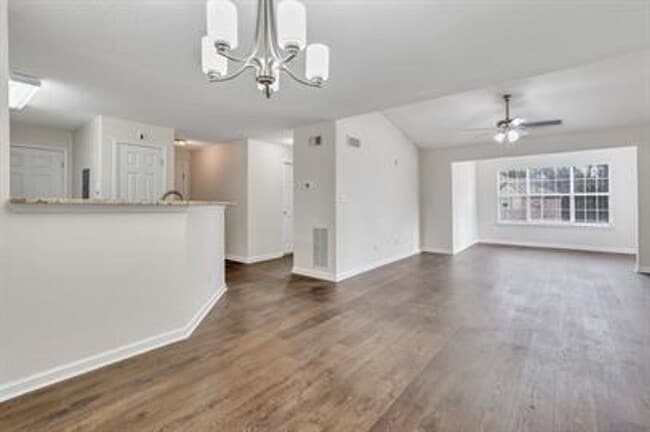 Building Photo - SUMMER MOVE-IN SPECIAL: $250 OFF 1ST MONTH...