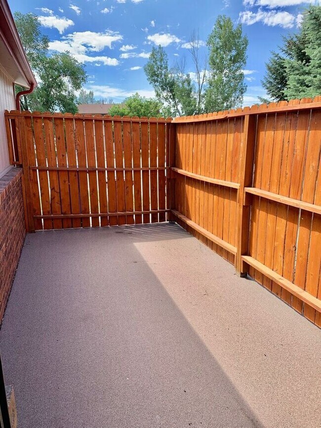 Building Photo - Spacious 2 Bed/1.5 Bath Duplex in West Loveland