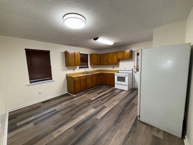 Building Photo - Adorable Updated Home for Rent in Guntersville, AL!