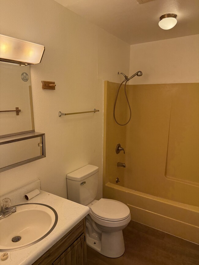 Building Photo - 100 B St