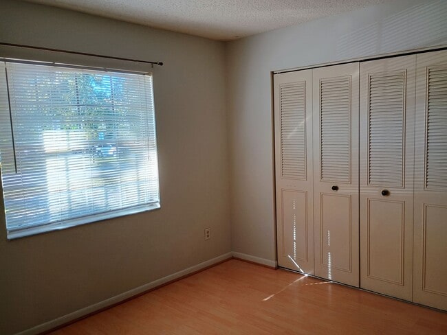 Building Photo - 2 bed 2 bath house for rent