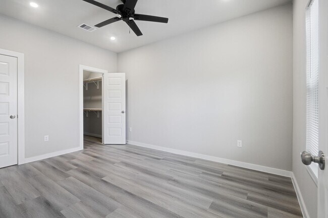 Building Photo - 8153 Tate St