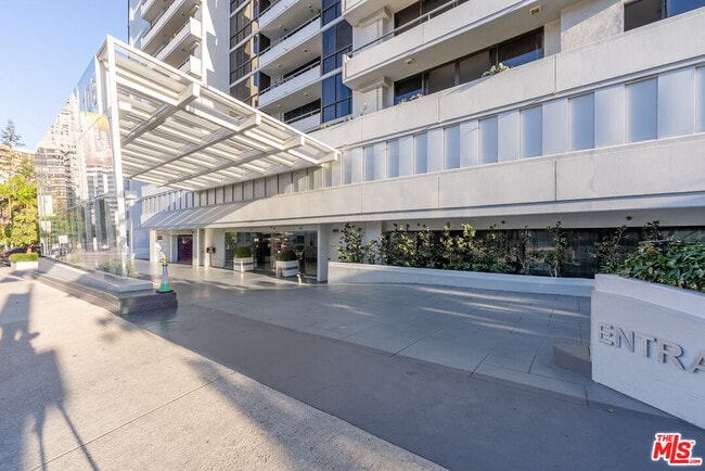 Building Photo - 10660 Wilshire Blvd