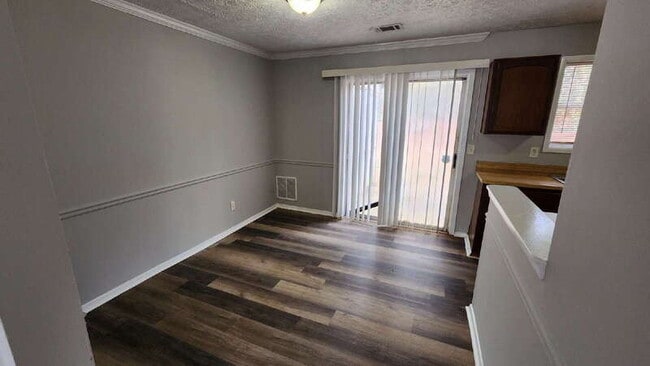 Building Photo - 5703 Wells Cir