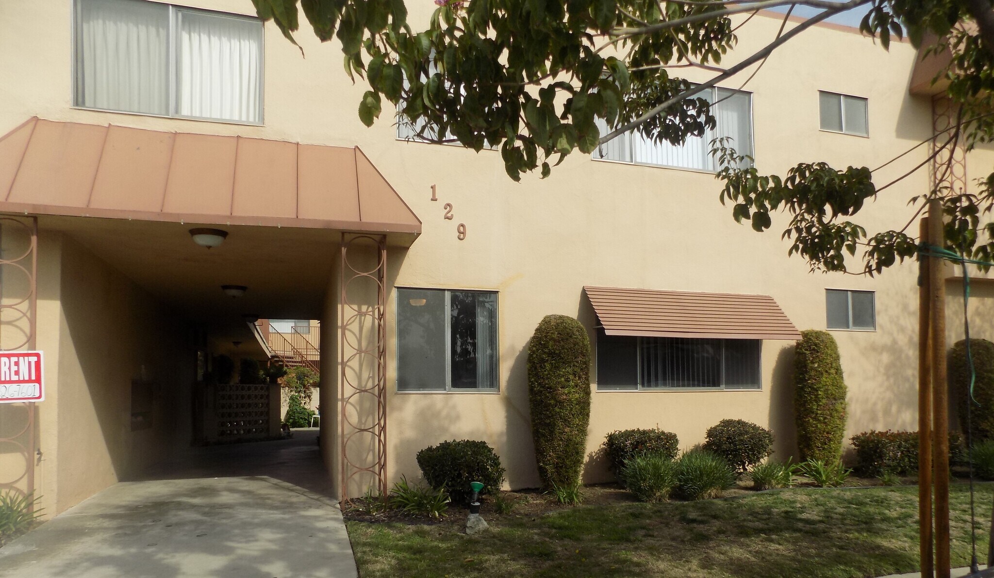 Front of Building - 129 W Chevy Chase Dr