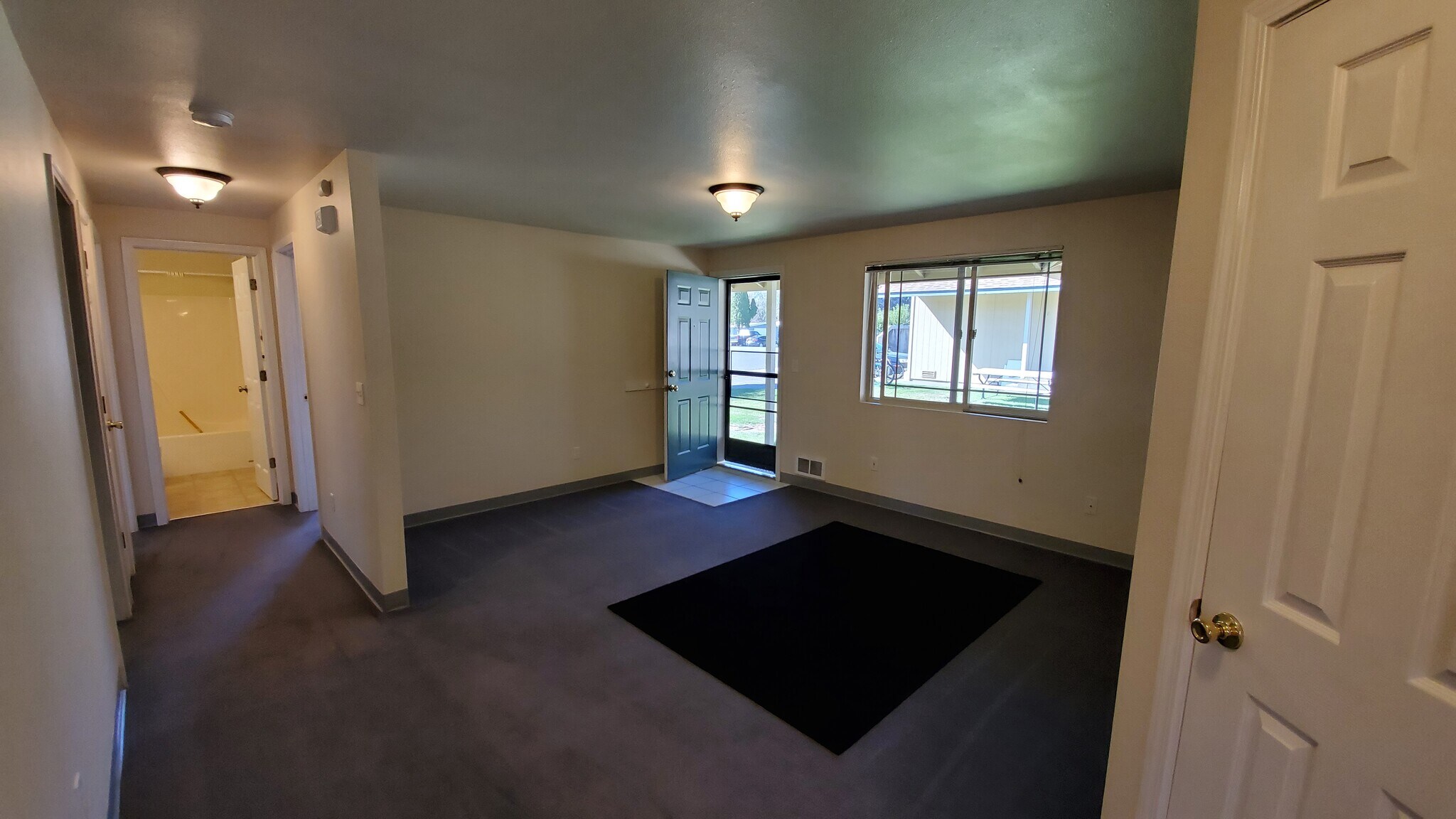 Building Photo - 2112 Yellowstone St