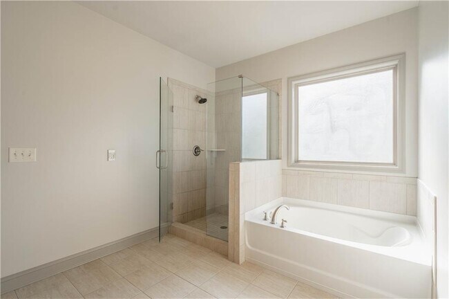 Building Photo - 2121 Spring Sound Ln