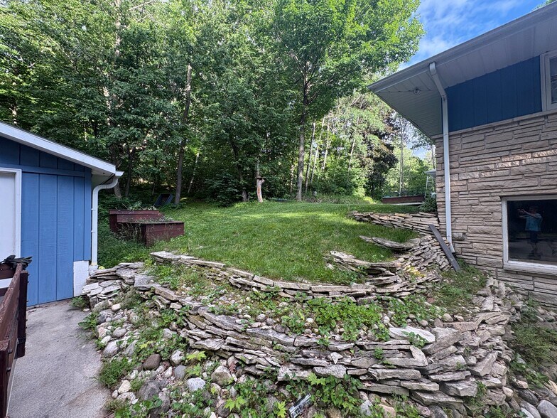 Building Photo - 3580 Slinger Rd
