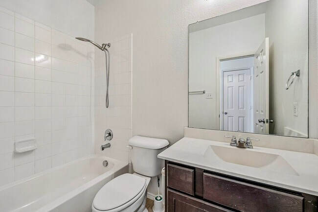 Building Photo - 512 Stableford St