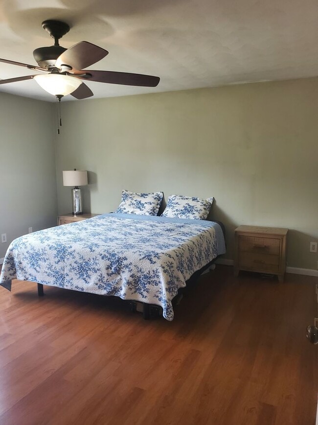 Building Photo - Deep Creek