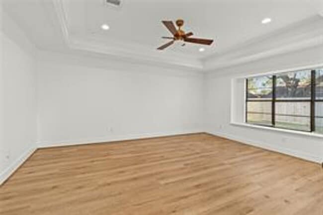 Building Photo - 2114 Eaglerock Dr