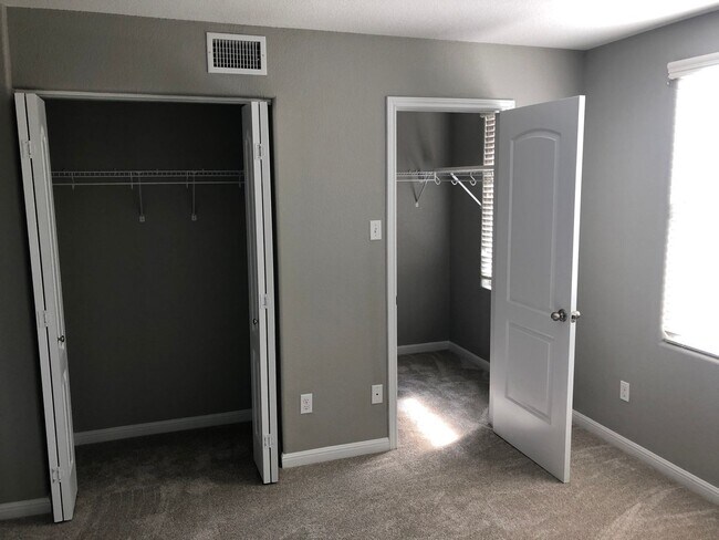 Building Photo - 131 Rush Haven