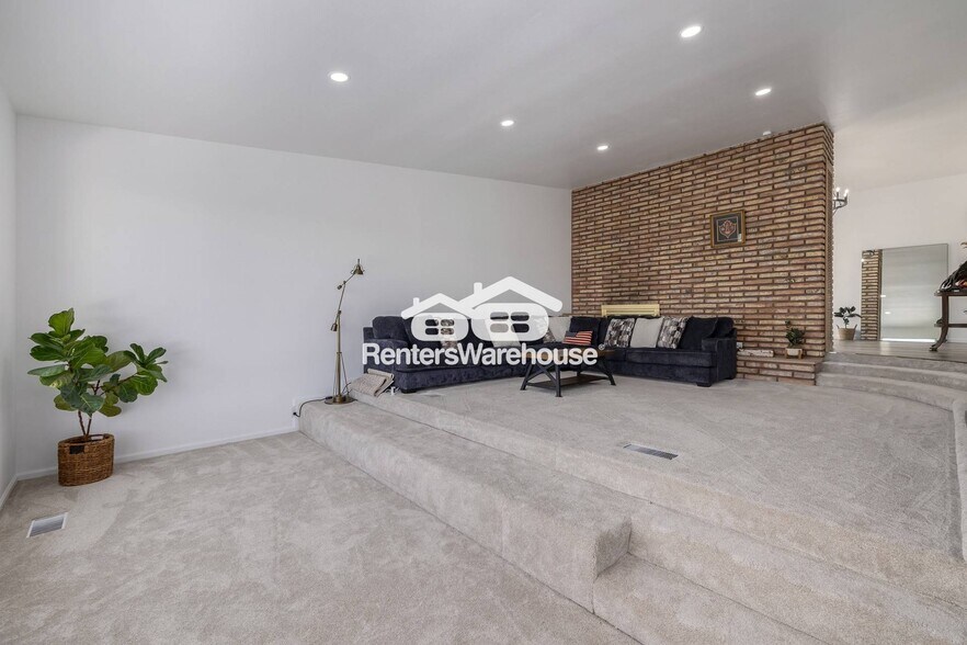 Building Photo - 7520 Estrella Pkwy