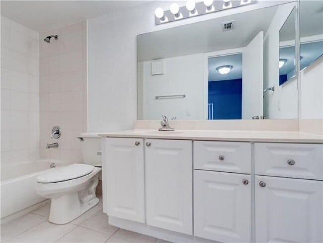 Building Photo - 701 N Pine Island Rd