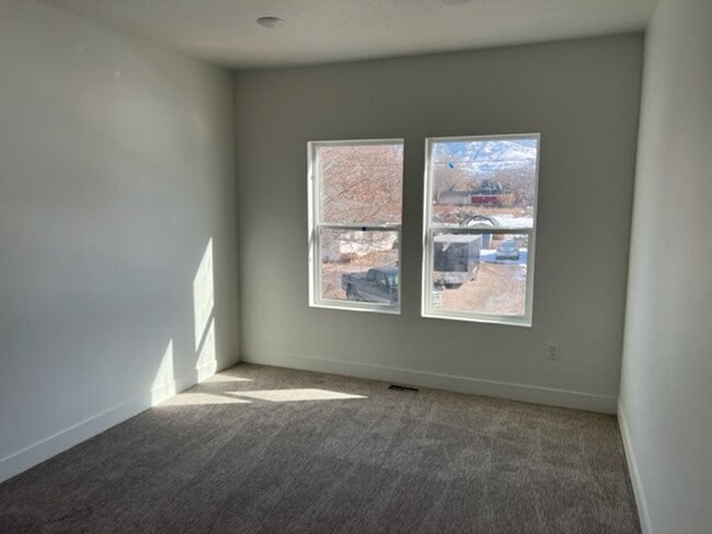 Building Photo - Beautiful home with pickle ball court, 2 car garage and central air