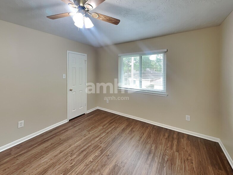 Building Photo - 26887 Castlecliff Ln