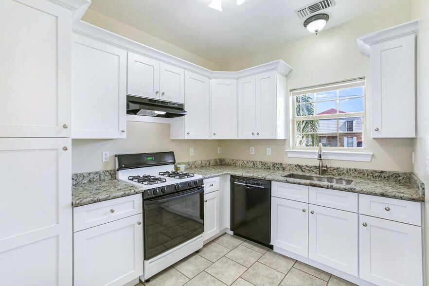 Building Photo - 4317 Downs St