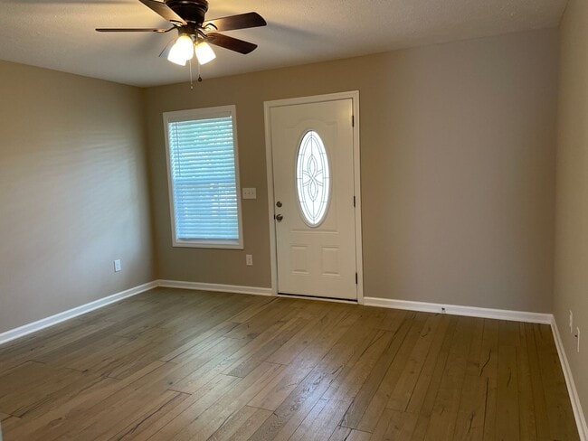 Building Photo - Adorable 3 Bedroom Home in Cowan!