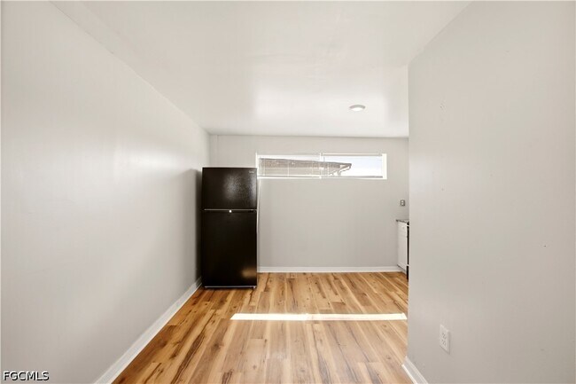 Building Photo - 1640 Daniels Dr