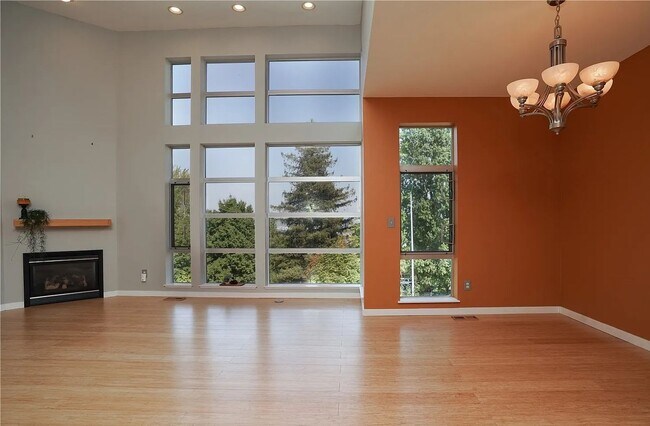 Building Photo - 2357 Yakima Ct