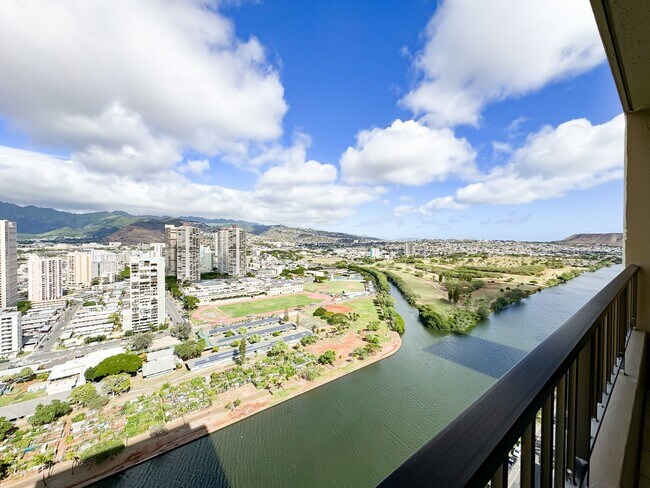 Building Photo - 2121 Ala Wai Blvd
