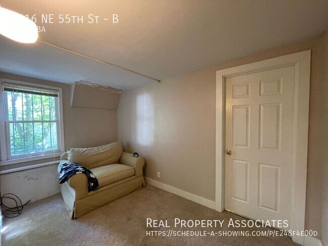 Building Photo - 1816 NE 55th St