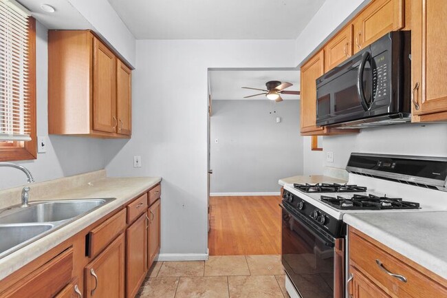 Building Photo - 515 Topaz Ave